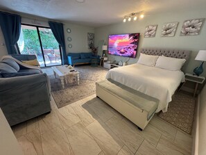 1 slaapkamer, een kluis op de kamer, een strijkplank/strijkijzer