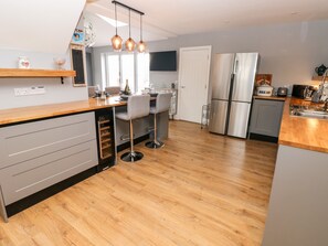 3 bedrooms, individually decorated, individually furnished, free WiFi - 9 Pilgrims Way (Haverfordwest)