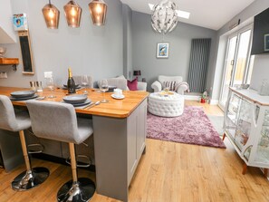 Dining - 9 Pilgrims Way (Haverfordwest)