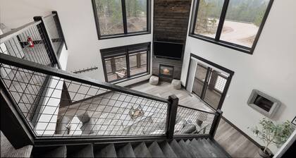 Embers Gulch 1 brand new duplex, wifi, hot tub, paved roads, shared pool access