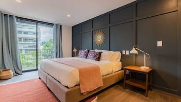 6 bedrooms, desk, iron/ironing board, free WiFi