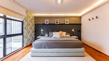 4 bedrooms, desk, iron/ironing board, travel crib