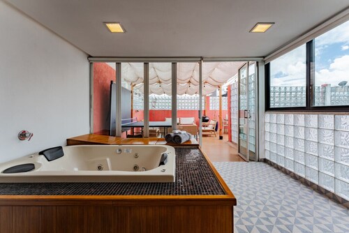Stylish Apt near Reforma: Private Rooftop/Jacuzzi