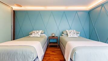 4 bedrooms, desk, iron/ironing board, travel crib