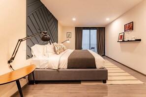 2 bedrooms, desk, iron/ironing board, WiFi