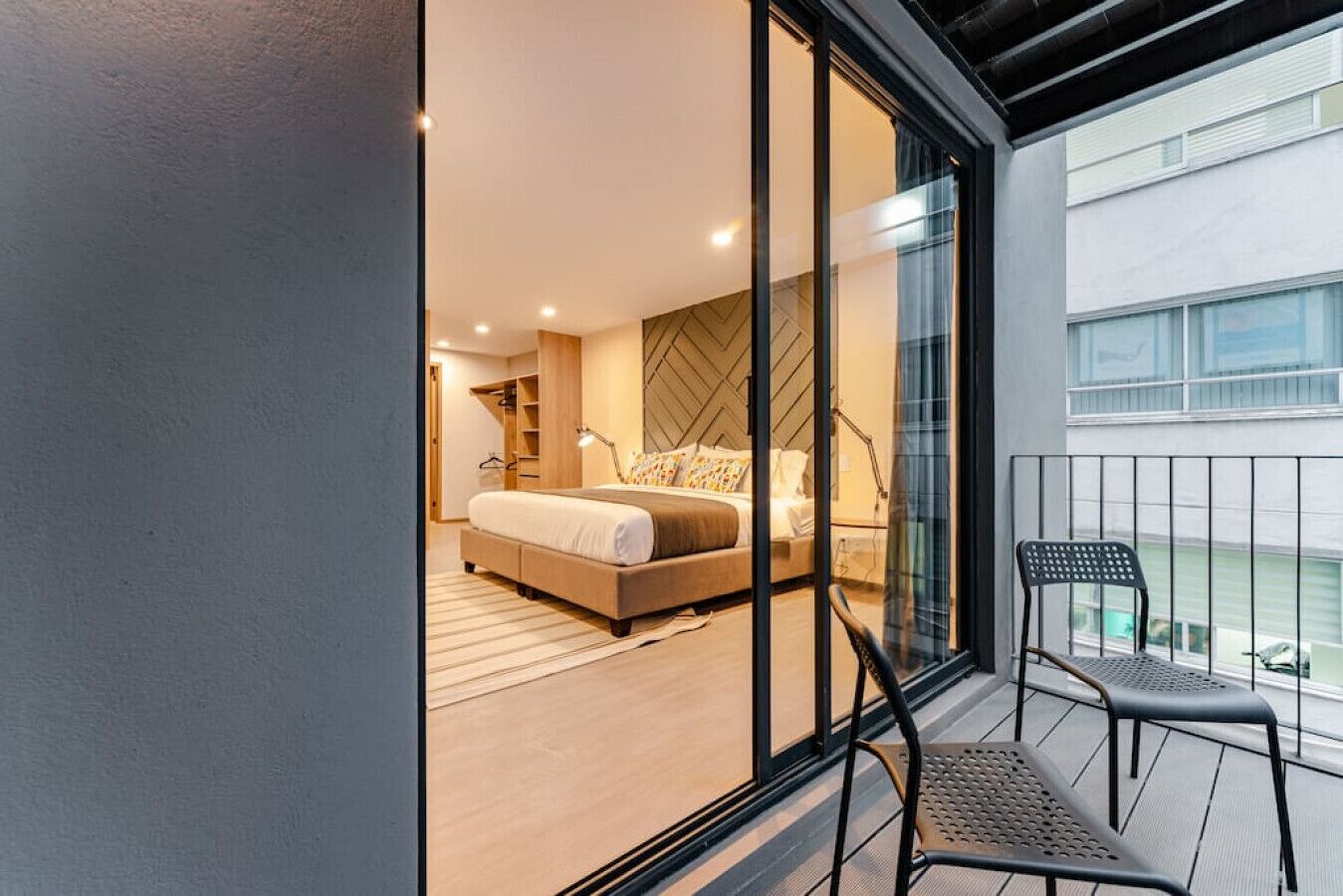 2 bedrooms, desk, iron/ironing board, WiFi