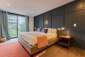 2 habitaciones, escritorio, tabla de planchar con plancha y wifi