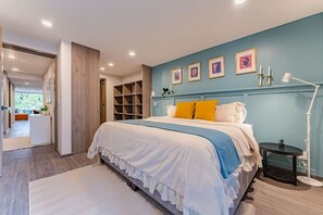 2 bedrooms, desk, iron/ironing board, WiFi