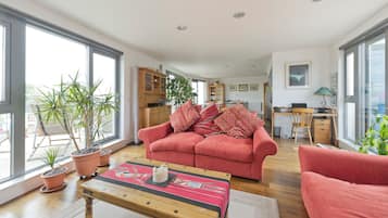 Apartment (2 Bedrooms) | Living area