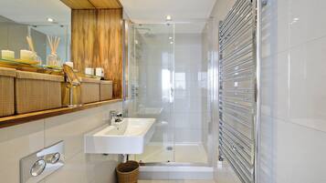Apartment (2 Bedrooms) | Bathroom