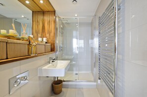 Apartment (2 Bedrooms) | Bathroom