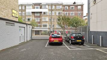 Apartment (2 Bedrooms) | Parking | Free self parking