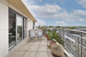 Apartment (2 Bedrooms) | Balcony