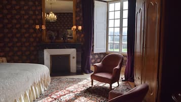 10 habitaciones, tabla de planchar con plancha y ropa de cama