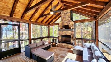 Smart TV, fireplace, video games, table tennis