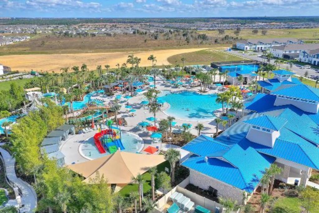 Alberca al aire libre y alberca climatizada