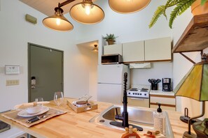Fridge, microwave, stovetop, coffee/tea maker