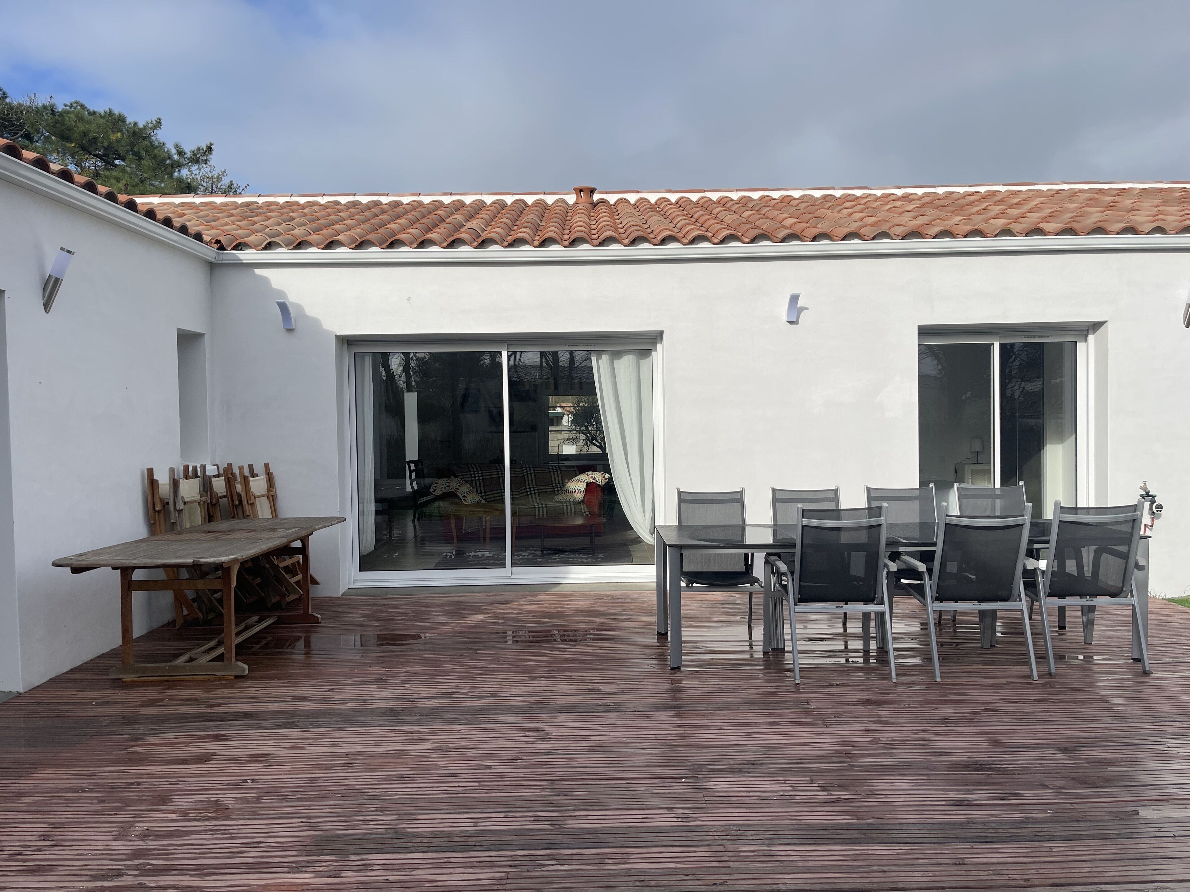 Terrasse avec 2 salins jardin 