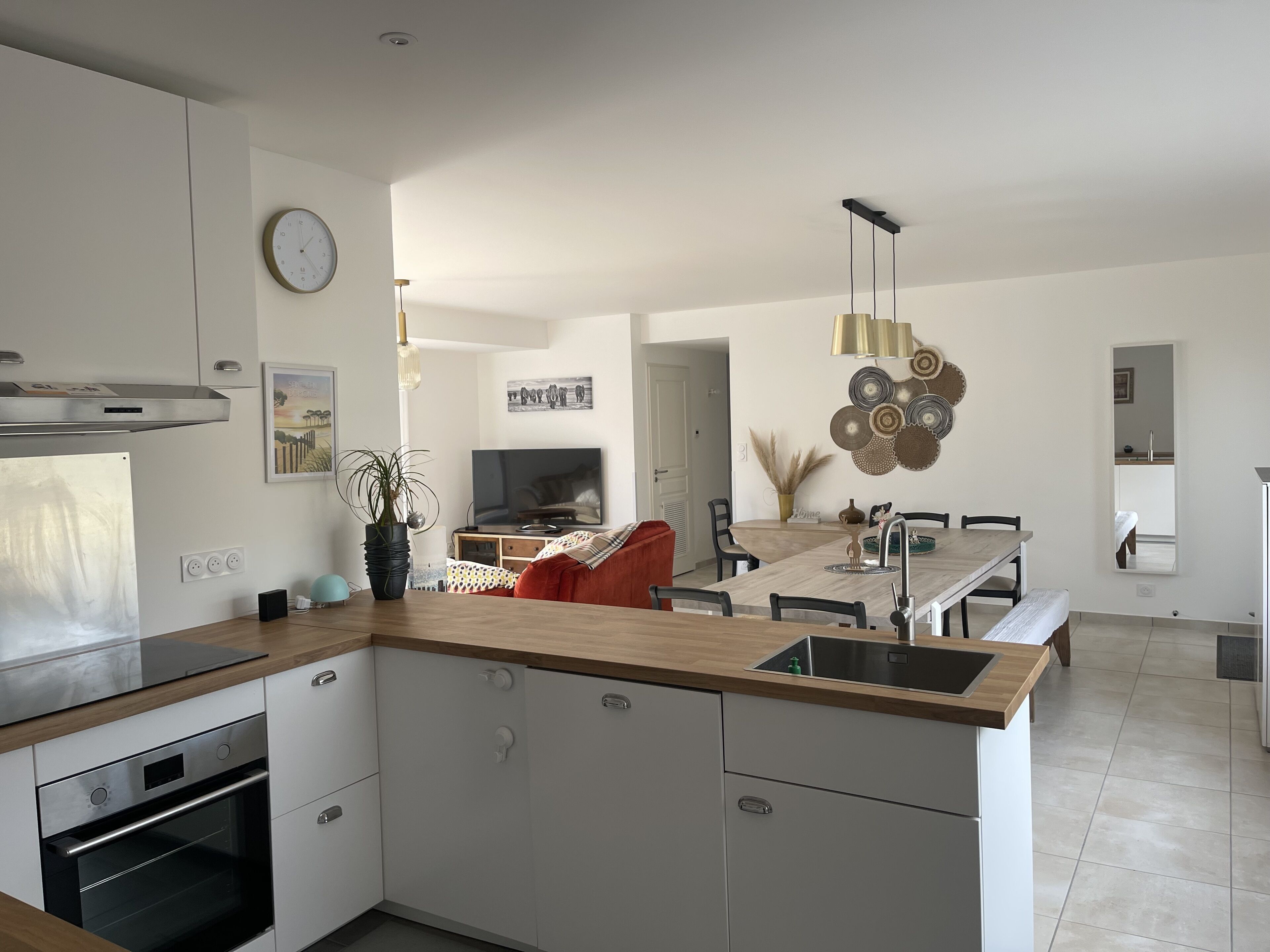 Espace commun vu de la cuisine 