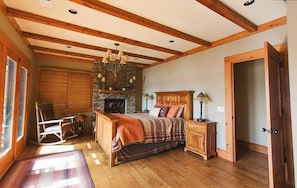 4 bedrooms, iron/ironing board, free WiFi, bed sheets