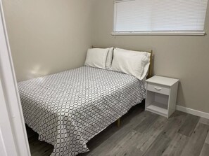 3 bedrooms, desk, iron/ironing board, free WiFi - Cheerful updated 3bed room house (Denver)