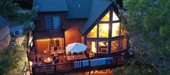 Stunning 6BR 6BA Lakefront Cabin Sleeps 16