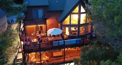 Stunning 6BR 6BA Lakefront Cabin Sleeps 16