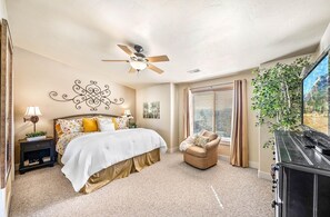 4 Schlafzimmer, Schreibtisch, Bügeleisen/Bügelbrett, Reisekinderbett