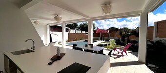 Villa Emilie au Diamant with swimming pool and private beach
