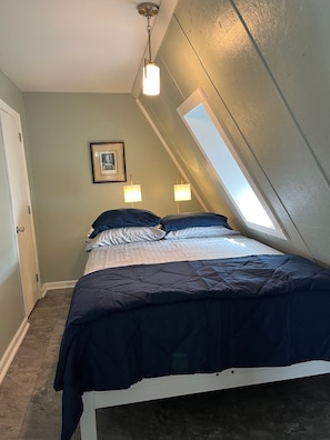 2 bedrooms, iron/ironing board, free WiFi, bed sheets