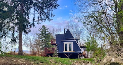 Relaxing Scenic 2-Bedroom Retreat With Private Hot Tub