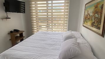 Suite Deluks | Seprai premium, selimut bulu angsa, brankas, dan meja kerja