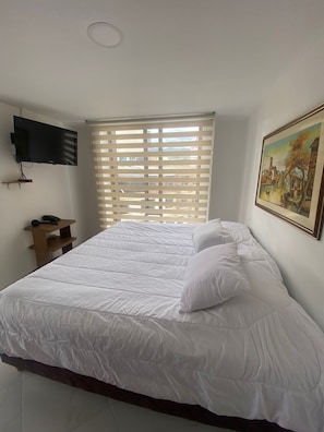 Deluxe-Suite | Hochwertige Bettwaren, Daunenbettdecken, Zimmersafe, Schreibtisch