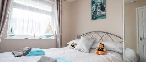 2 bedrooms, individually decorated, individually furnished, free WiFi