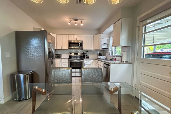 Frigorífic, microones, forn i placa de cuina