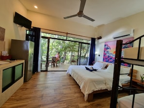 1 bedroom, travel cot, free WiFi, bed sheets