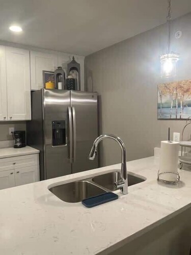 3 Bedroom Condo with a King bed in Bettendorf