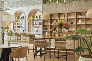 4 bars/lounges, swim-up bar, poolside bar - Melia Durres Albania (Ishëm)