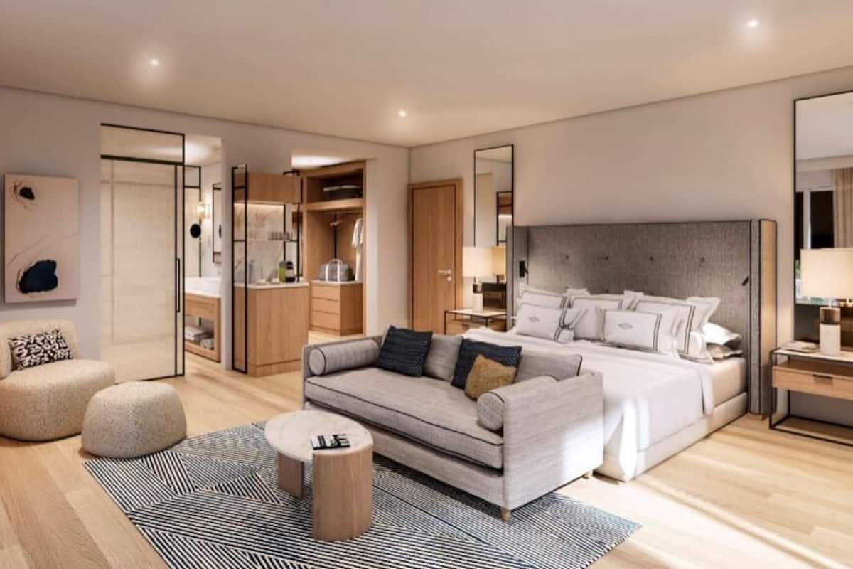 Minibar, safe på rommet, skrivebord og skrivebord for bærbar PC