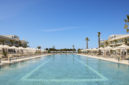 2 indoor pools, 4 outdoor pools, pool umbrellas, sun loungers