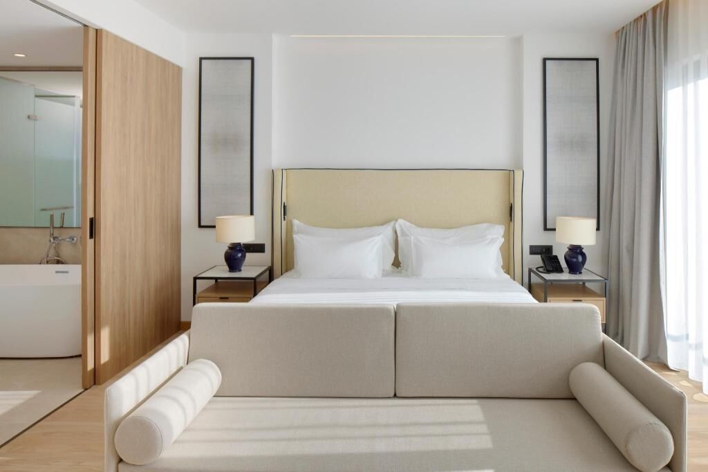 Minibar, in-room safe, desk, laptop workspace