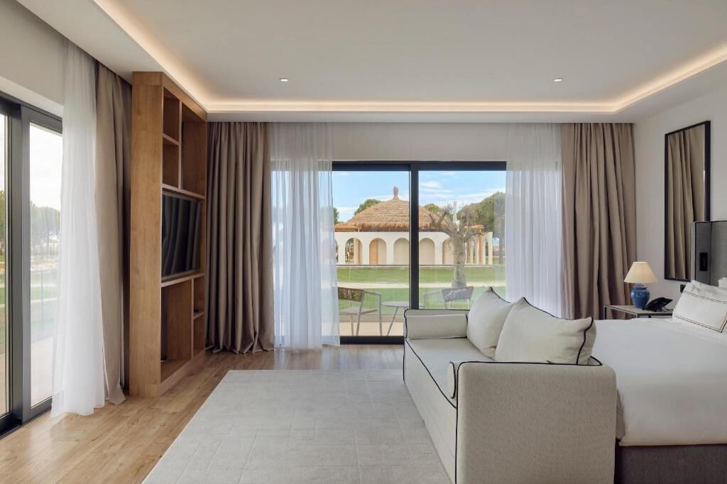 Minibar, in-room safe, desk, laptop workspace