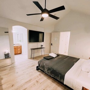 4 bedrooms, iron/ironing board, WiFi, bed sheets