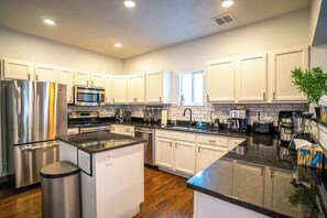 Fridge, microwave, oven, stovetop - CO3. (House) Ping Pong-Air Hockey-Trampoline (Denver)