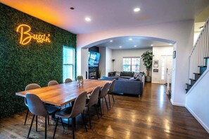 Dining - CO3. (House) Ping Pong-Air Hockey-Trampoline (Denver)