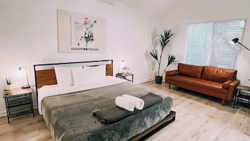 4 makuuhuonetta, silitysrauta/-lauta, Wi-Fi, vuodevaatteet