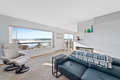 Oak Harbor View :  Relaxing Setting. Base rate 2 ppl