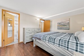 3 bedrooms, iron/ironing board, travel crib, free WiFi