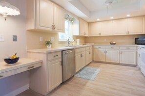 Highchair, dining tables - Gorgeous Remodeled Near Nokomis Beach Survived HURRICANE - CAN WE HELP? (Nokomis)