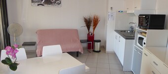 T2 with loggia in secure residence